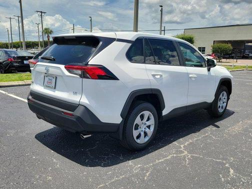 2025 Toyota RAV4 LE