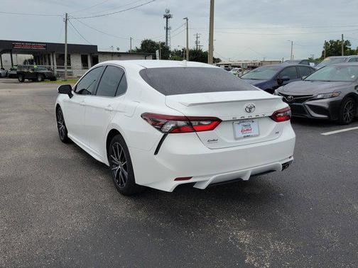2022 Toyota Camry SE