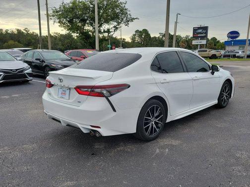 2022 Toyota Camry SE