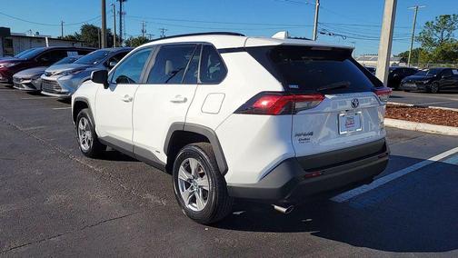 2022 Toyota RAV4 Hybrid XLE