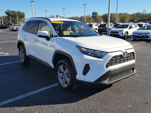 2022 Toyota RAV4 Hybrid XLE