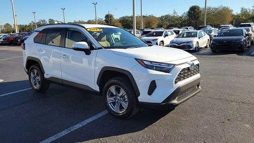2022 Toyota RAV4 Hybrid XLE