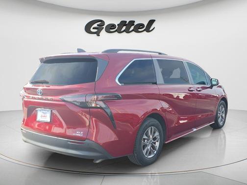 Ruby Flare Pearl 2023 Toyota Sienna XLE