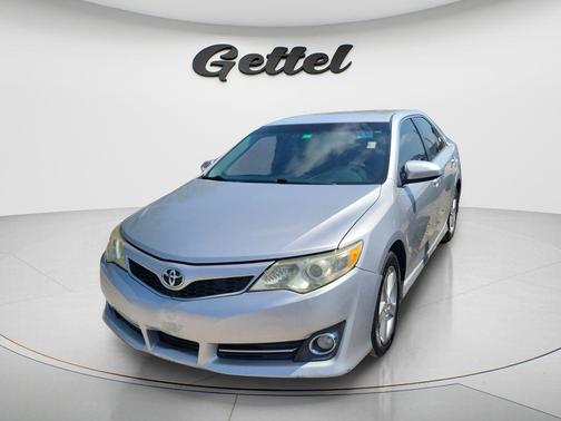 Classic Silver Metallic 2014 Toyota Camry SE