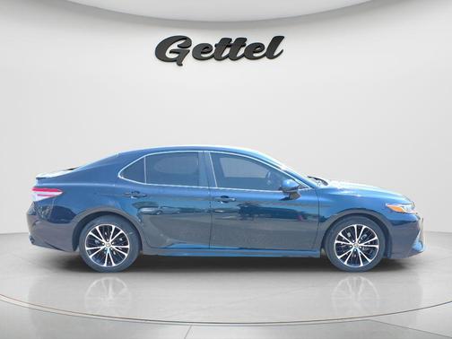 Galactic Aqua Mica 2020 Toyota Camry SE