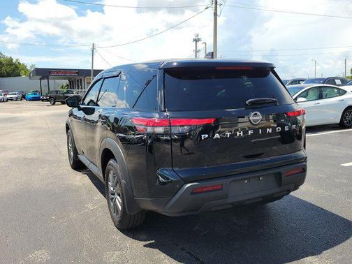 2024 Nissan Pathfinder S FWD