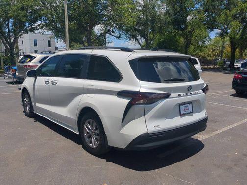 2024 Toyota Sienna XLE 8 Passenger