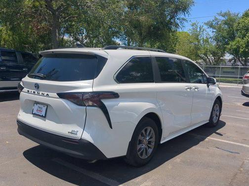 2024 Toyota Sienna XLE 8 Passenger