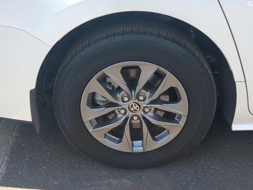 2024 Toyota Sienna XLE 8 Passenger