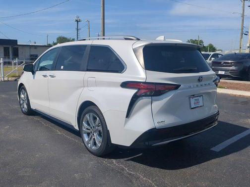 2024 Toyota Sienna Platinum 7 Passenger