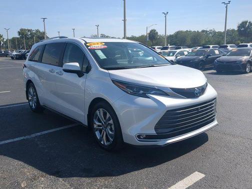 2024 Toyota Sienna Platinum 7 Passenger