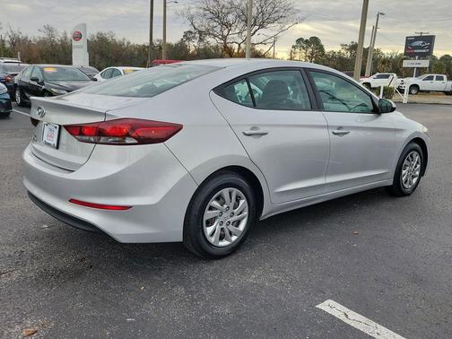 2018 Hyundai ELANTRA SE