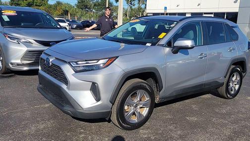 2022 Toyota RAV4 Hybrid XLE