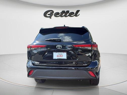 Midnight Black Metallic 2023 Toyota Highlander XLE
