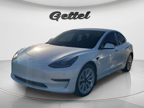Pearl White Multi-Coat 2023 Tesla Model 3 Standard Range