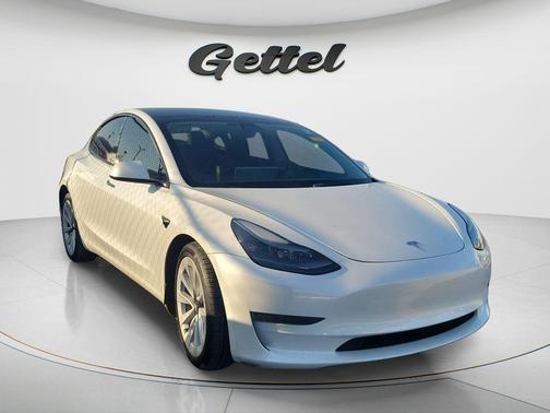 Pearl White Multi-Coat 2023 Tesla Model 3 Standard Range