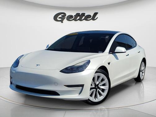 Pearl White Multi-Coat 2023 Tesla Model 3 Standard Range