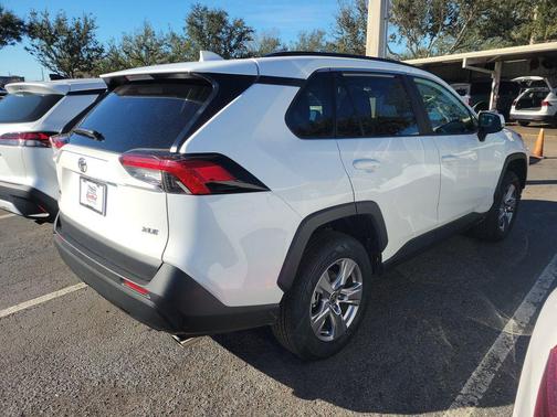 2025 Toyota RAV4 XLE