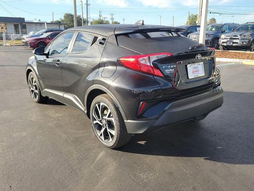 2022 Toyota C-HR XLE