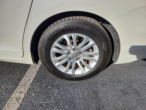 2016 Toyota Sienna XLE