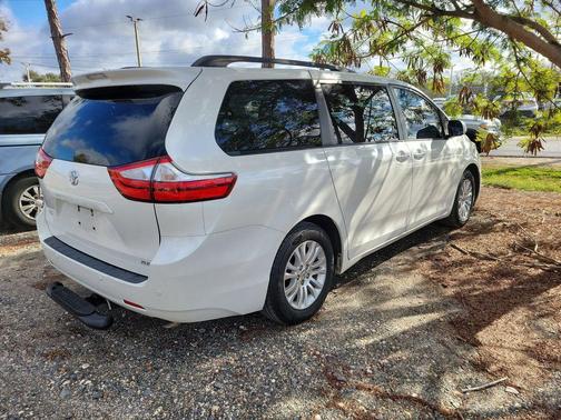 2016 Toyota Sienna XLE