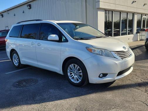 2016 Toyota Sienna XLE