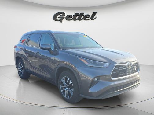 Magnetic Gray Metallic 2021 Toyota Highlander XLE