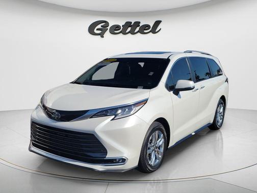 Wind Chill Pearl 2023 Toyota Sienna Limited