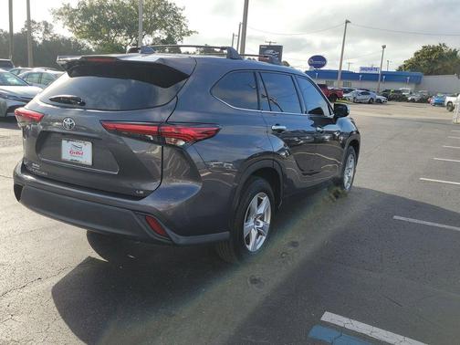 2020 Toyota Highlander LE