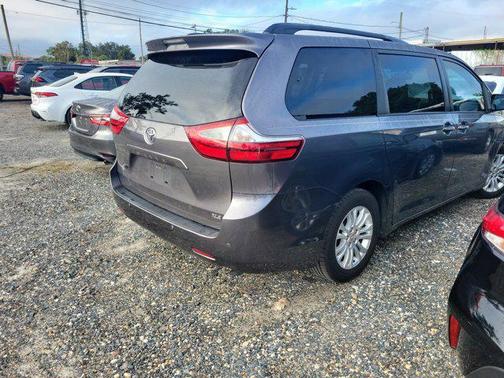 2016 Toyota Sienna XLE