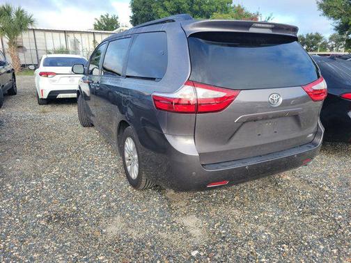 2016 Toyota Sienna XLE