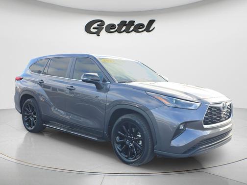 Magnetic Gray Metallic 2023 Toyota Highlander LE