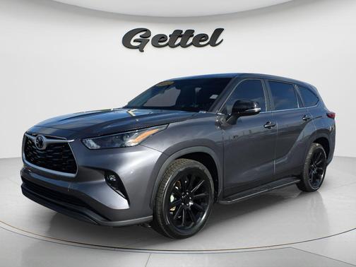 Magnetic Gray Metallic 2023 Toyota Highlander LE