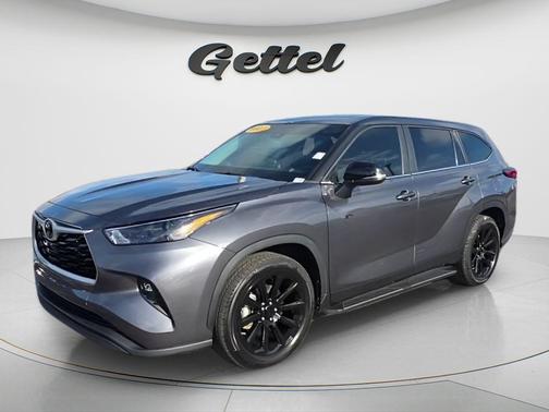 Magnetic Gray Metallic 2023 Toyota Highlander LE