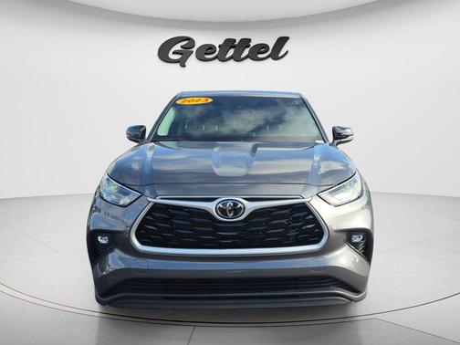 Magnetic Gray Metallic 2023 Toyota Highlander LE