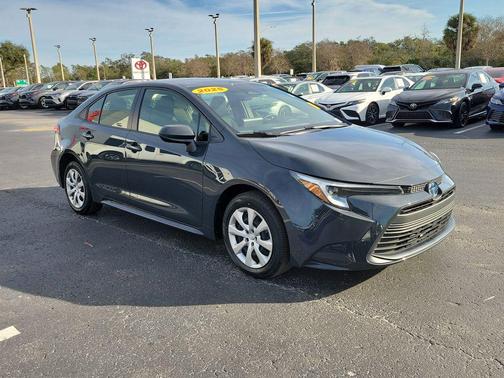 2025 Toyota Corolla Hybrid SE