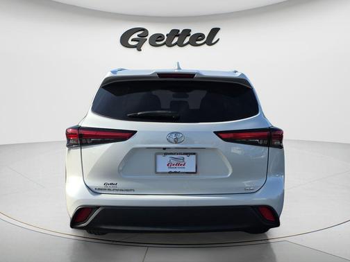 Wind Chill Pearl 2023 Toyota Highlander XLE