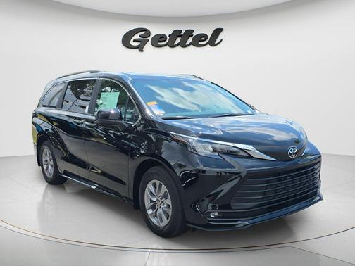Midnight Black Metallic 2026 Toyota Sienna XLE