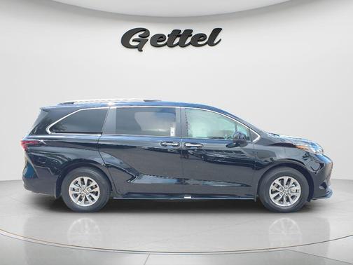 Midnight Black Metallic 2026 Toyota Sienna XLE