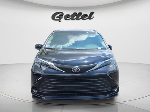 Midnight Black Metallic 2026 Toyota Sienna XLE