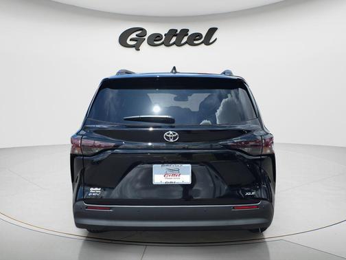 Midnight Black Metallic 2026 Toyota Sienna XLE