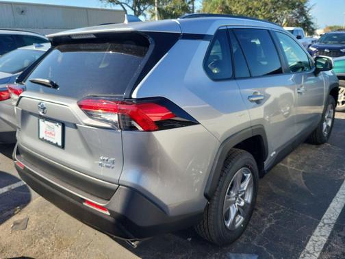 2025 Toyota RAV4 Hybrid XLE