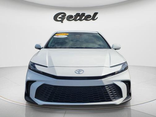 Ice Cap 2025 Toyota Camry SE