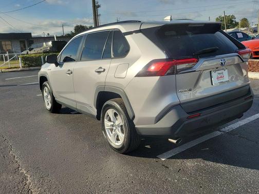 2021 Toyota RAV4 Hybrid XLE