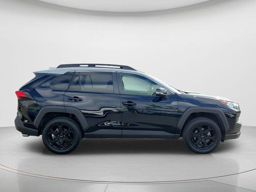 2021 Toyota RAV4 SE