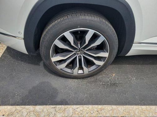 2022 Volkswagen Atlas Cross Sport 3.6L V6 SEL Premium R-Line