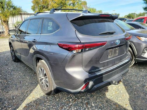2022 Toyota Highlander Hybrid XLE