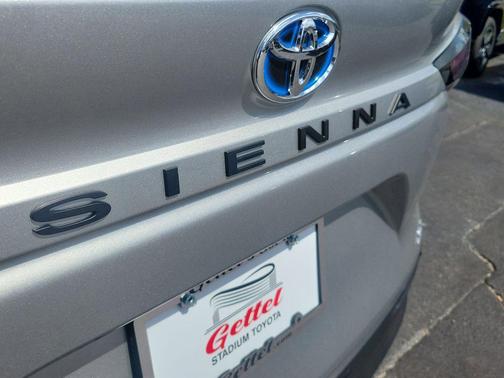 2025 Toyota Sienna XLE 8 Passenger