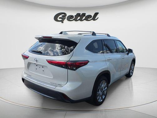 Blizzard Pearl 2021 Toyota Highlander Limited