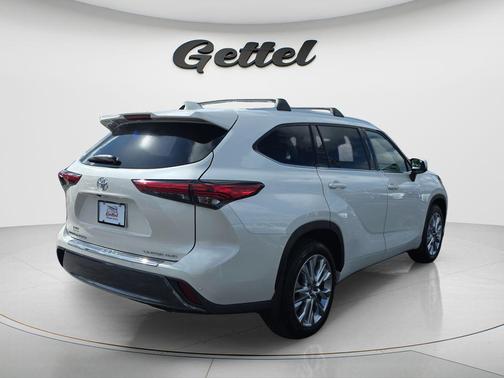 Blizzard Pearl 2021 Toyota Highlander Limited
